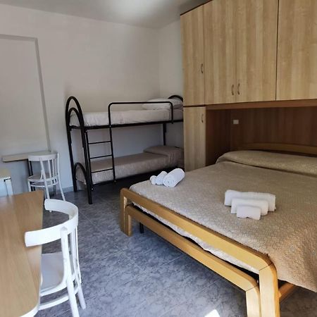 Bed and Breakfast Rosy House Скалеа Екстер'єр фото