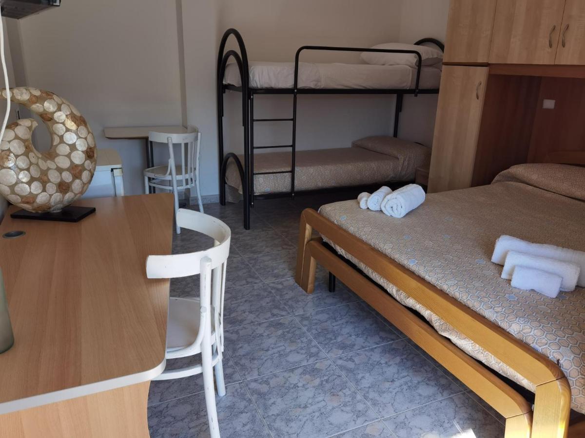 Bed and Breakfast Rosy House Скалеа Екстер'єр фото
