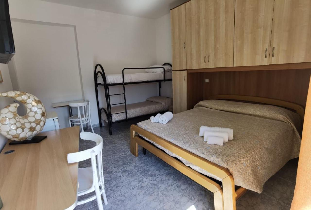 Bed and Breakfast Rosy House Скалеа Екстер'єр фото
